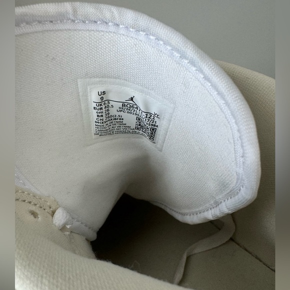 Women’s Size 9 Nike Air Jordan 1 Mid Coconut Milk PERFECT! - Picture 4 of 6